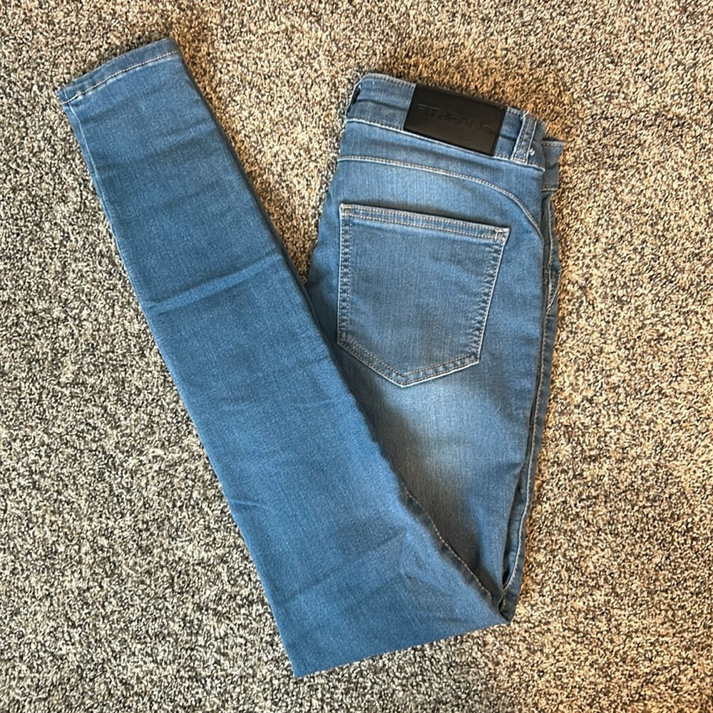 Women’s FIT JEANS, medium wash skinny jean, size S